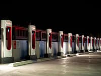 Do roku 2030 až milion dobíjecích stanic. Německá vláda schválila plán na zvýšení elektromobility.